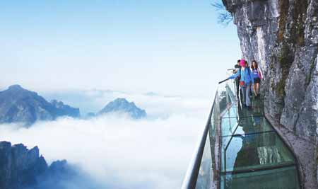 張家界國家森林公園、天子山、袁家界、金鞭溪、十里畫廊、玻璃橋、天門山、玻璃棧道兩晚三日游